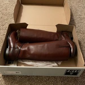 Frye Lindsay plate boots